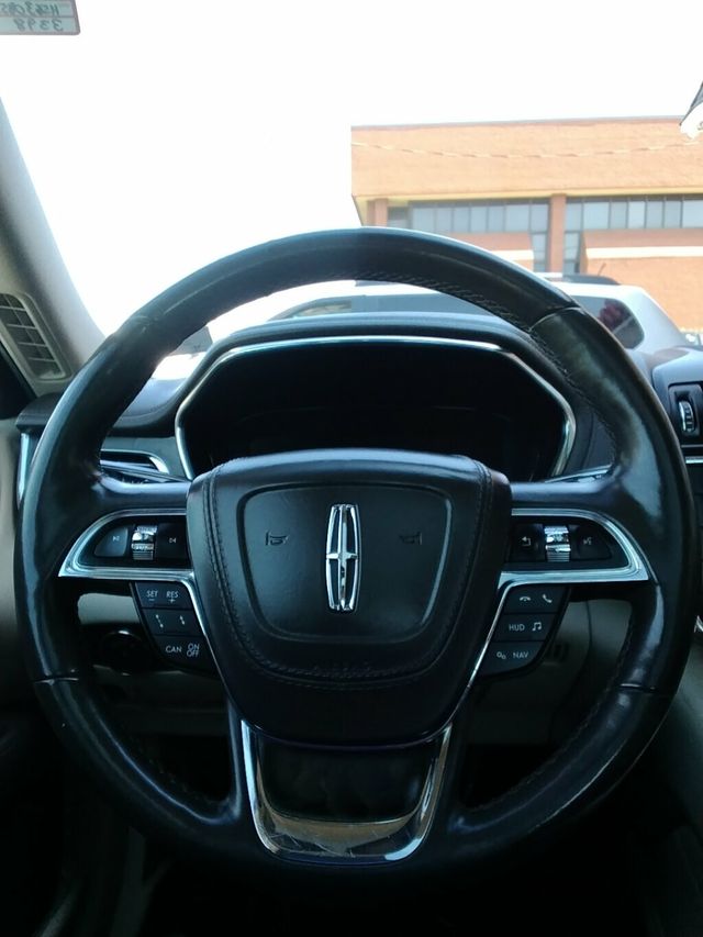 2017 Lincoln Continental Reserve AWD - 22986351 - 11