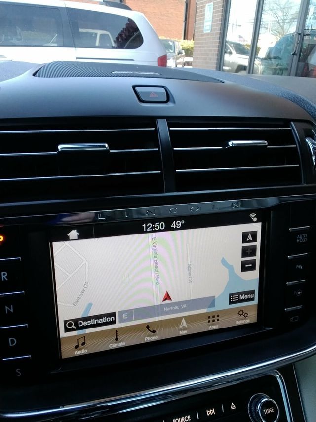 2017 Lincoln Continental Reserve AWD - 22986351 - 14