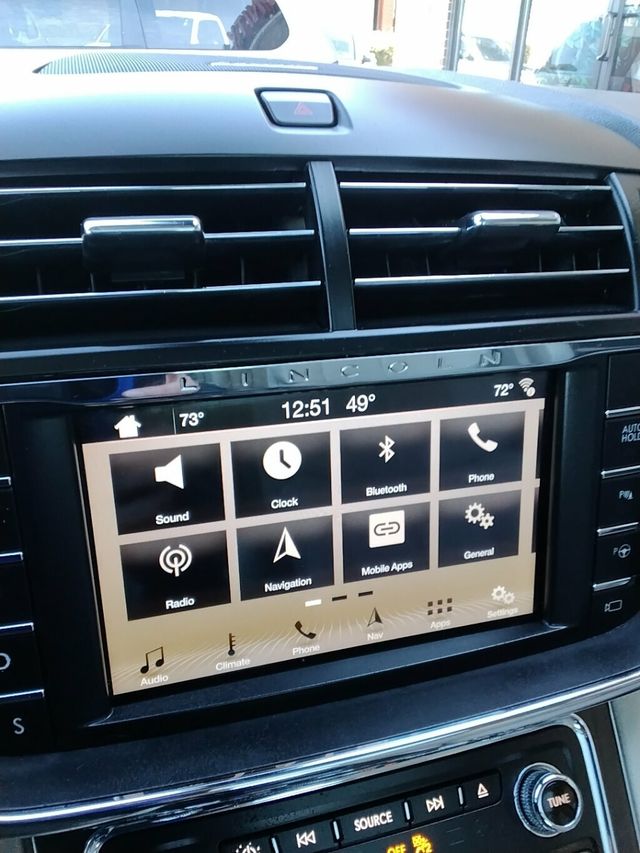 2017 Lincoln Continental Reserve AWD - 22986351 - 16