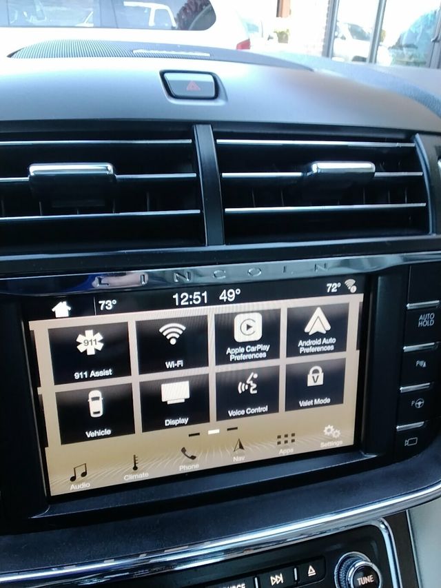 2017 Lincoln Continental Reserve AWD - 22986351 - 17