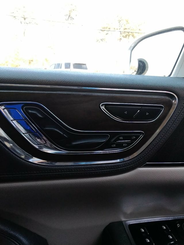 2017 Lincoln Continental Reserve AWD - 22986351 - 24