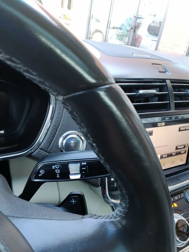 2017 Lincoln Continental Reserve AWD - 22986351 - 27