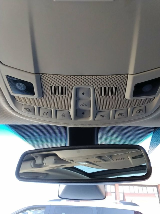 2017 Lincoln Continental Reserve AWD - 22986351 - 29