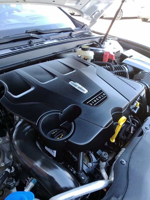 2017 Lincoln Continental Reserve AWD - 22986351 - 30