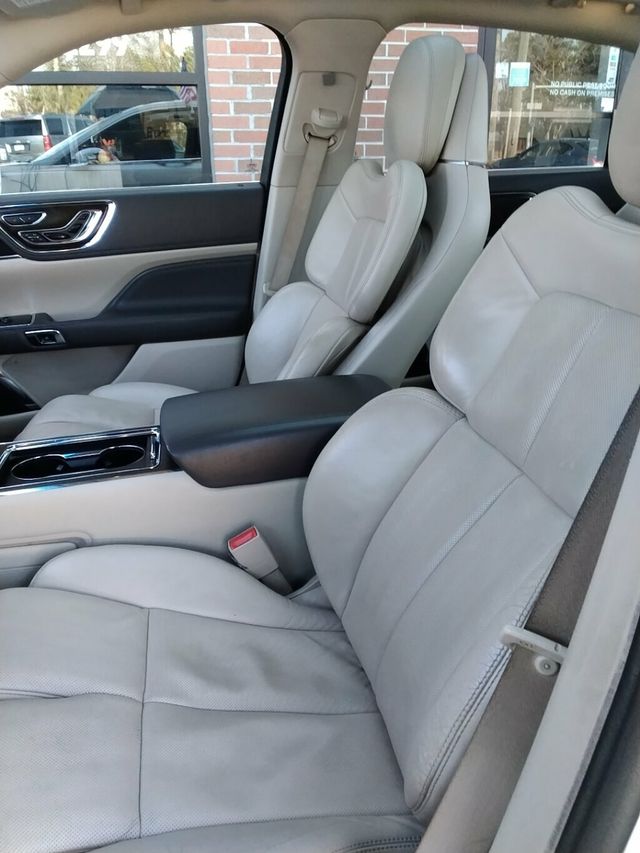 2017 Lincoln Continental Reserve AWD - 22986351 - 6