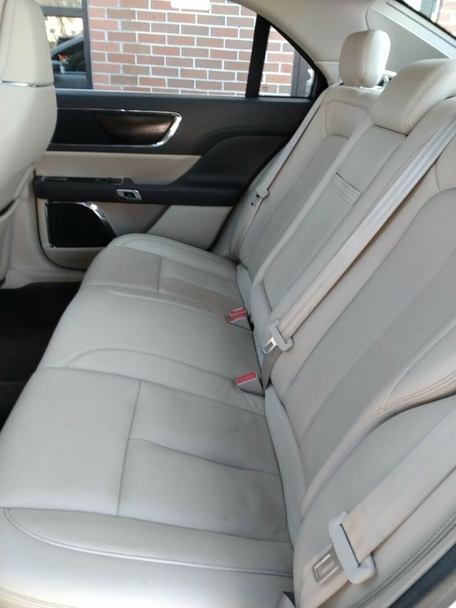 2017 Lincoln Continental Reserve AWD - 22986351 - 7
