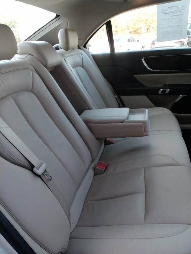 2017 Lincoln Continental Reserve AWD - 22986351 - 8