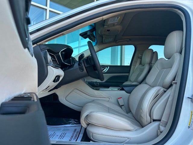 2017 Lincoln Continental Reserve AWD - 22947825 - 10