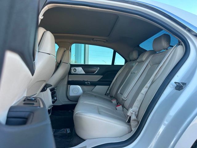 2017 Lincoln Continental Reserve AWD - 22947825 - 12