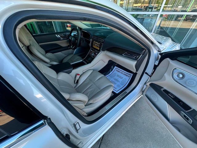 2017 Lincoln Continental Reserve AWD - 22947825 - 17