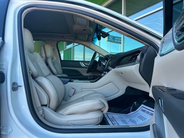 2017 Lincoln Continental Reserve AWD - 22947825 - 19