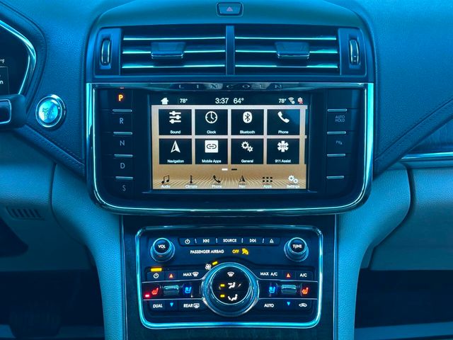 2017 Lincoln Continental Reserve AWD - 22947825 - 28