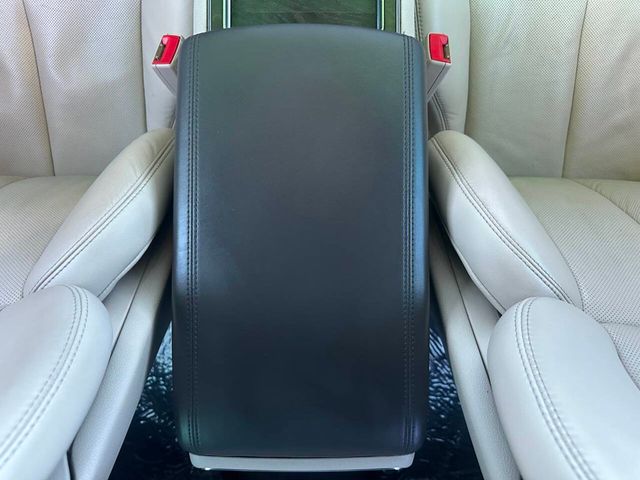 2017 Lincoln Continental Reserve AWD - 22947825 - 31