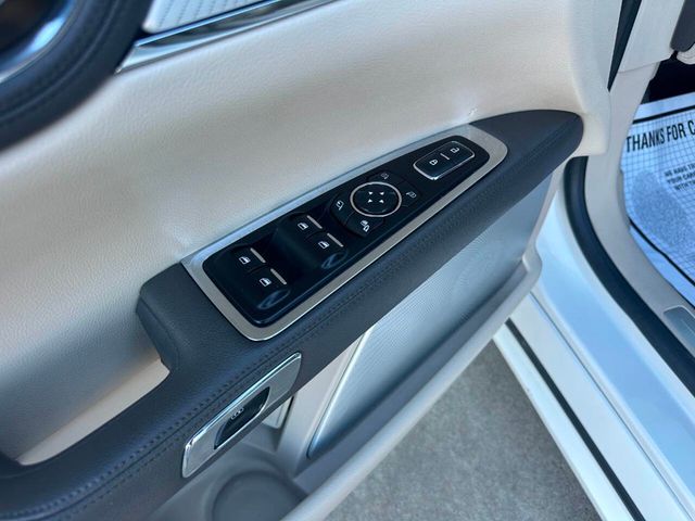 2017 Lincoln Continental Reserve AWD - 22947825 - 33