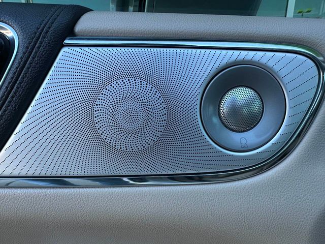 2017 Lincoln Continental Reserve AWD - 22947825 - 34