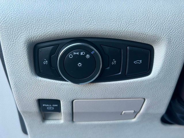 2017 Lincoln Continental Reserve AWD - 22947825 - 35