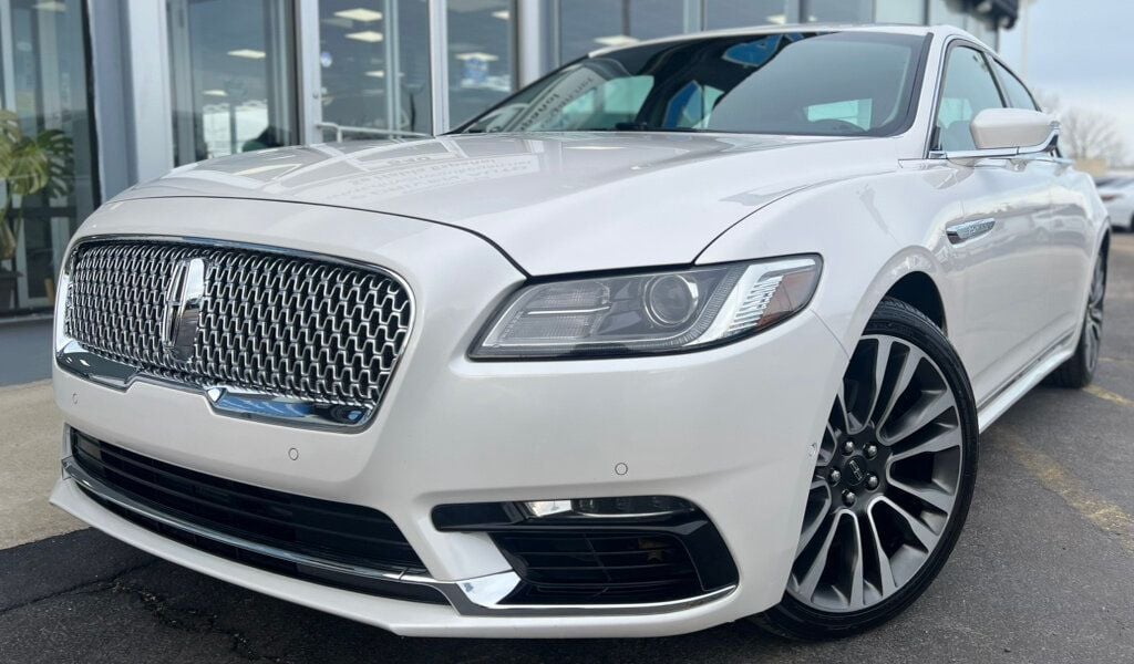 2017 Lincoln Continental Reserve FWD - 22742349 - 0