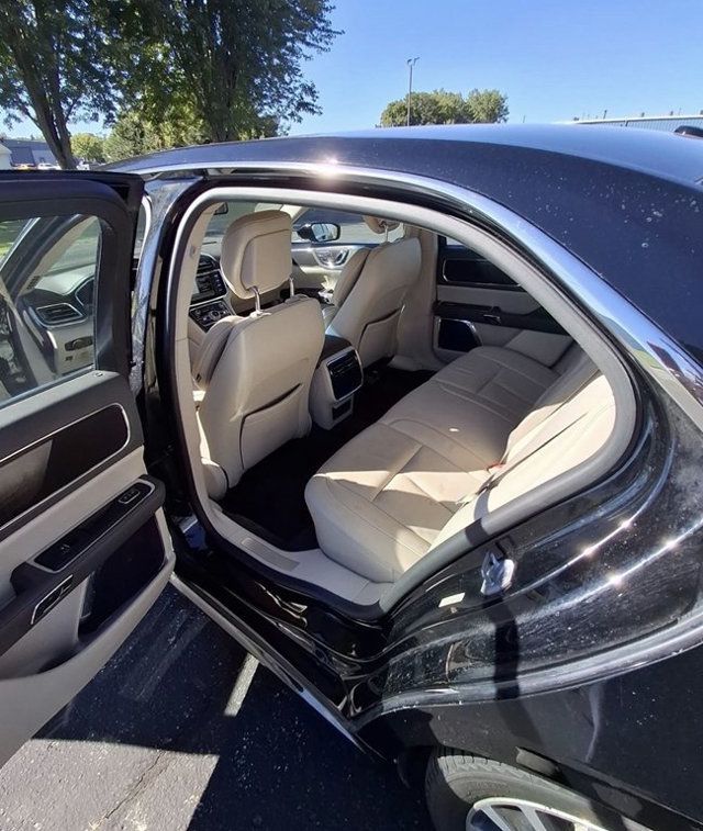 2017 Lincoln Continental Select AWD - 23089016 - 3