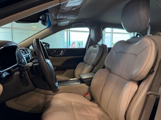 2017 Lincoln Continental Select FWD - 23039536 - 19