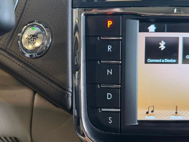 2017 Lincoln Continental Select FWD - 23039536 - 32
