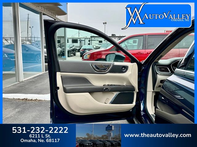 2017 Lincoln Continental Select Sedan 4D - 22939061 - 10