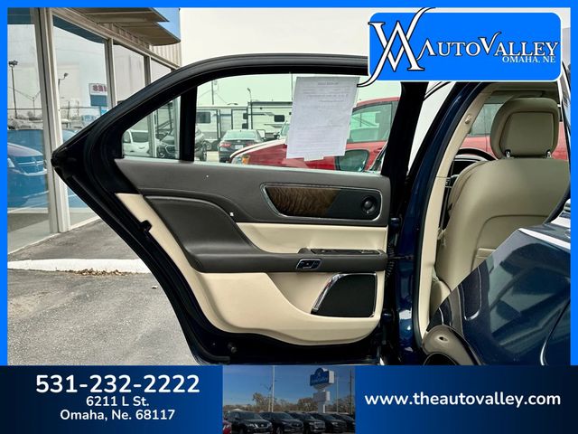 2017 Lincoln Continental Select Sedan 4D - 22939061 - 18