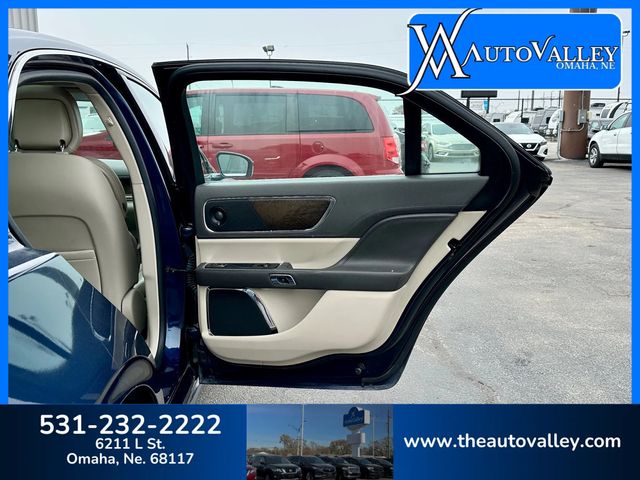 2017 Lincoln Continental Select Sedan 4D - 22939061 - 22