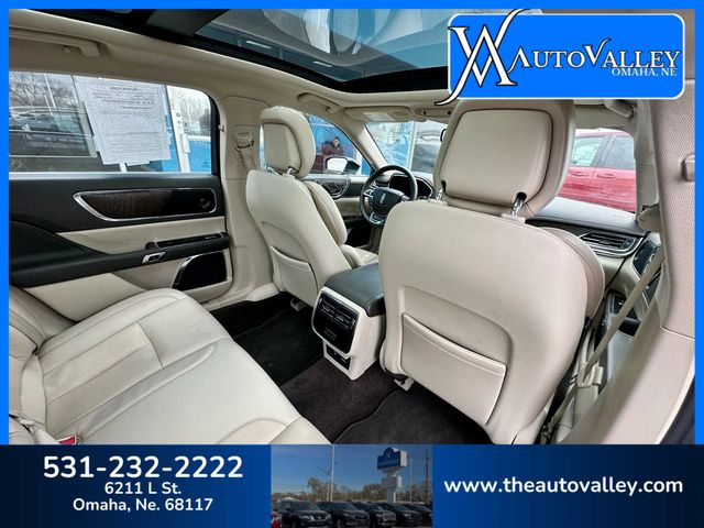 2017 Lincoln Continental Select Sedan 4D - 22939061 - 25