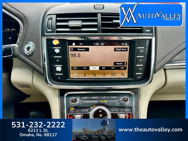 2017 Lincoln Continental Select Sedan 4D - 22939061 - 31