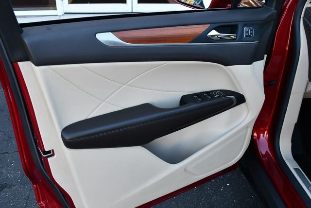 2017 Lincoln MKC Select FWD SUV W/Select Plus Package - 22978876 - 38