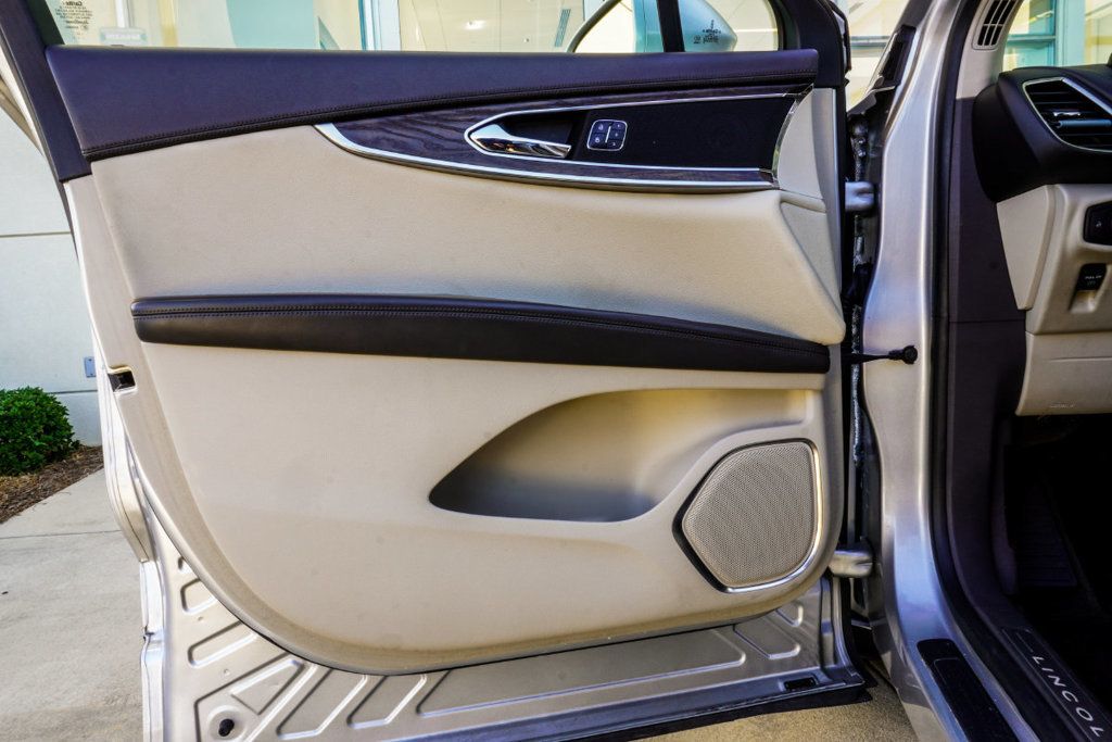 Lincoln MKX photo 32