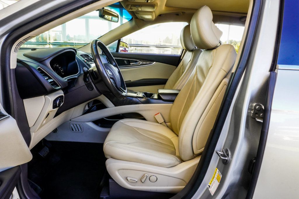 Lincoln MKX photo 36