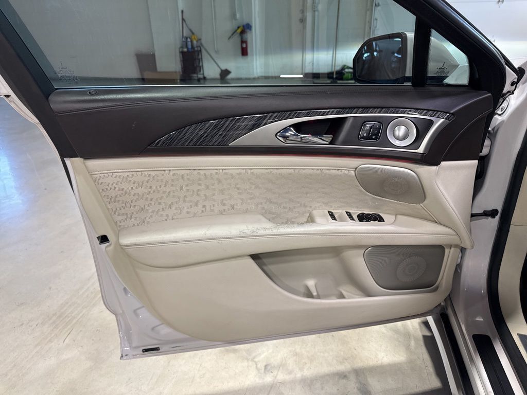 2017 Lincoln MKZ Black Label AWD - 23031565 - 28