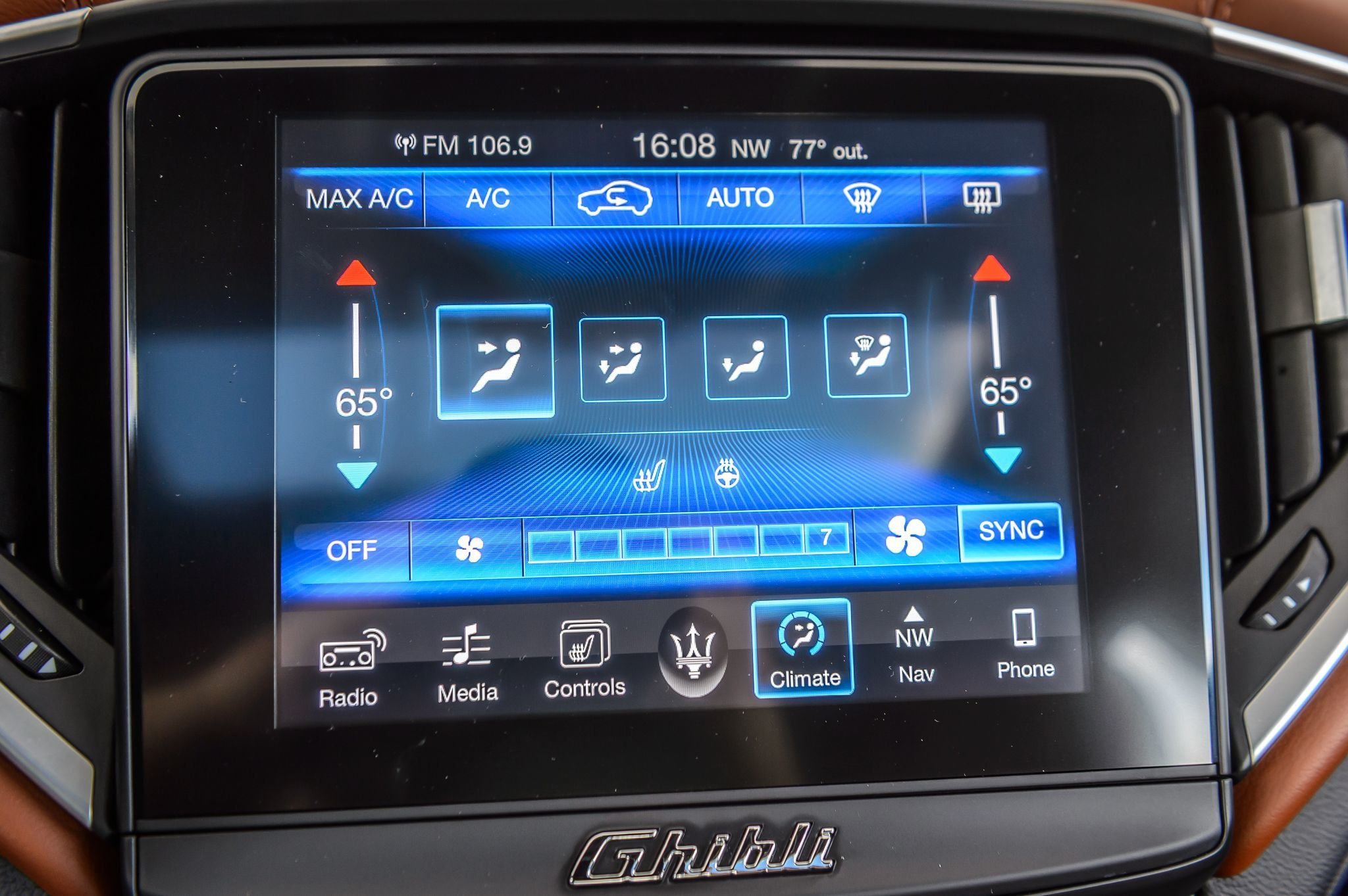 2017 Maserati Ghibli photo 18