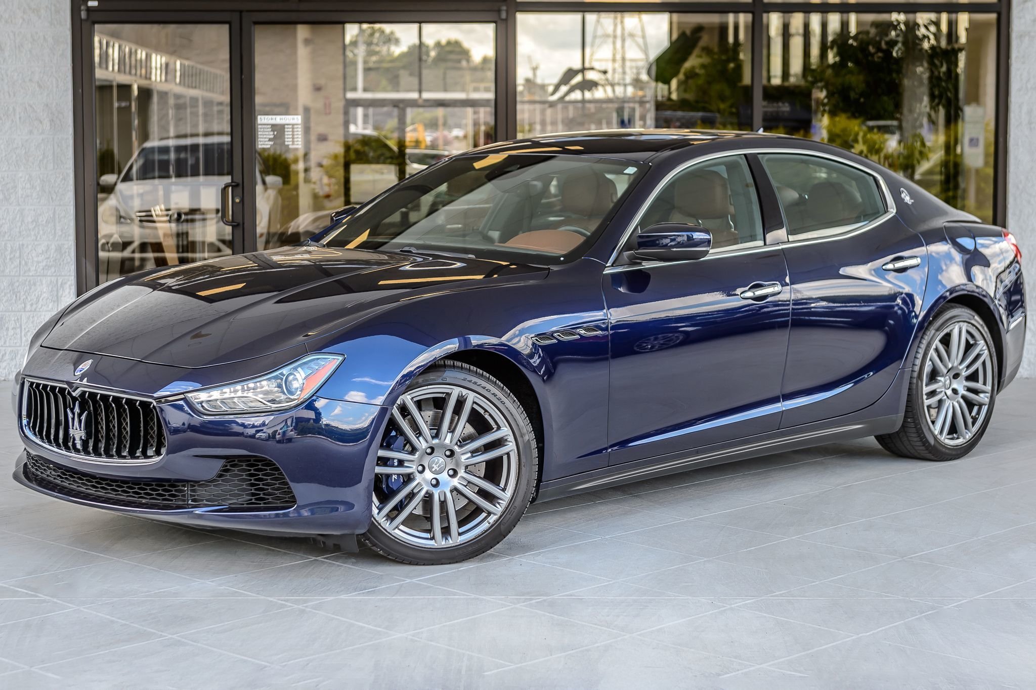2017 Maserati Ghibli photo 2