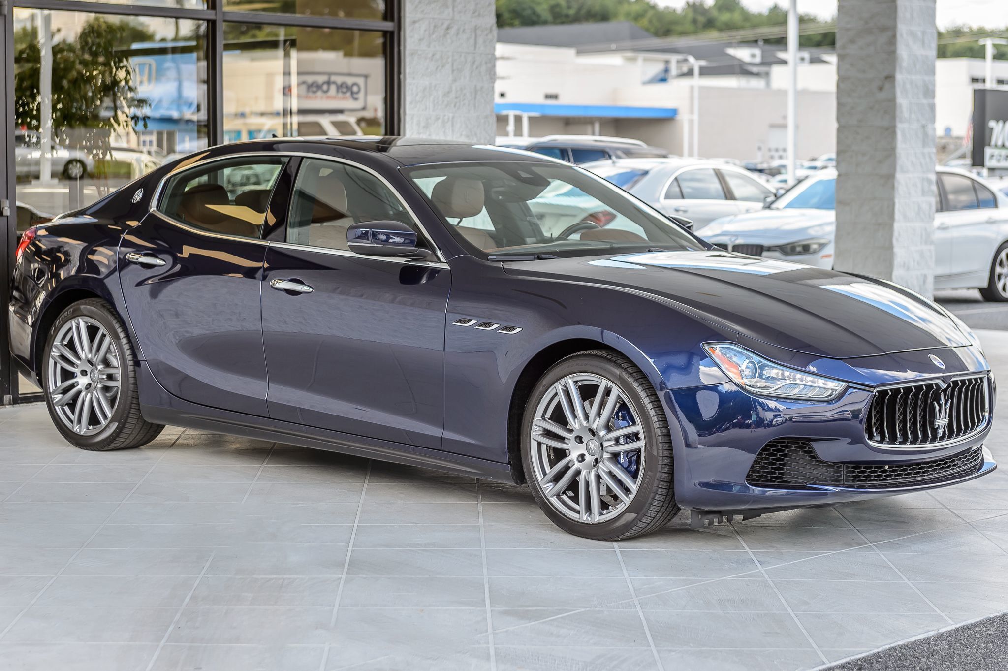 2017 Maserati Ghibli photo 4