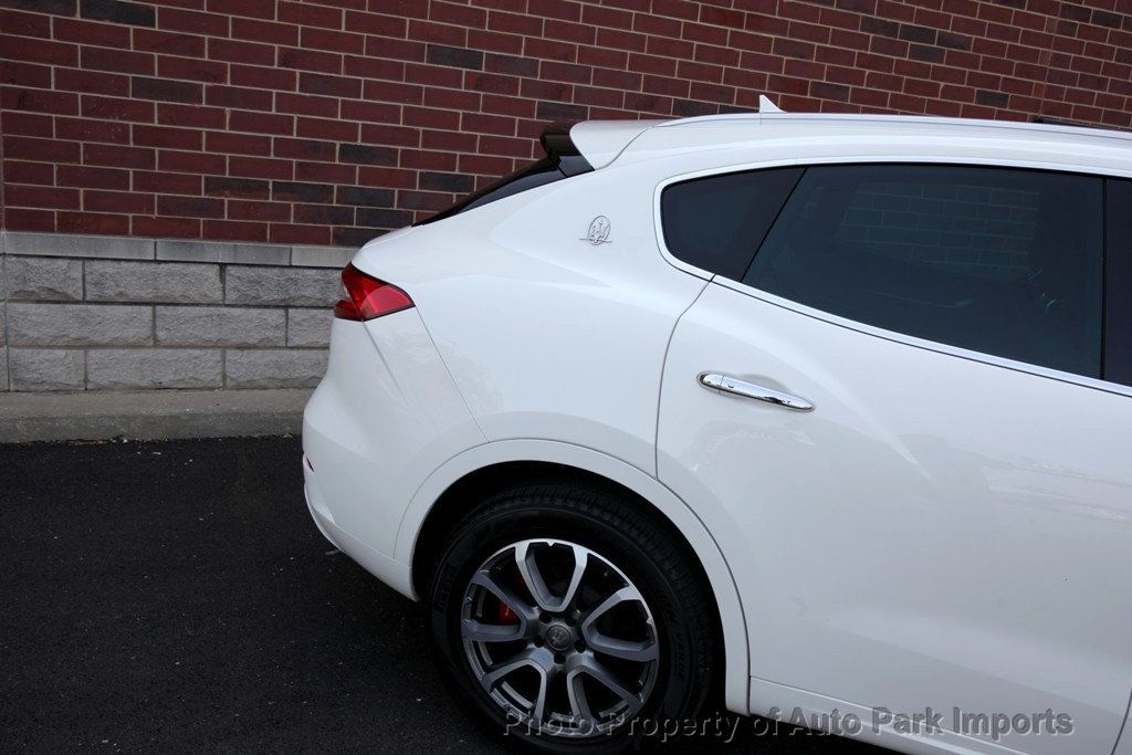 2017 Maserati Levante photo 14