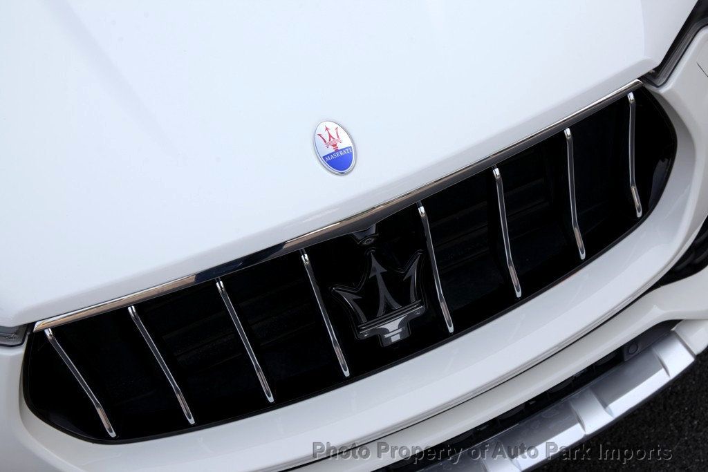 2017 Maserati Levante photo 16