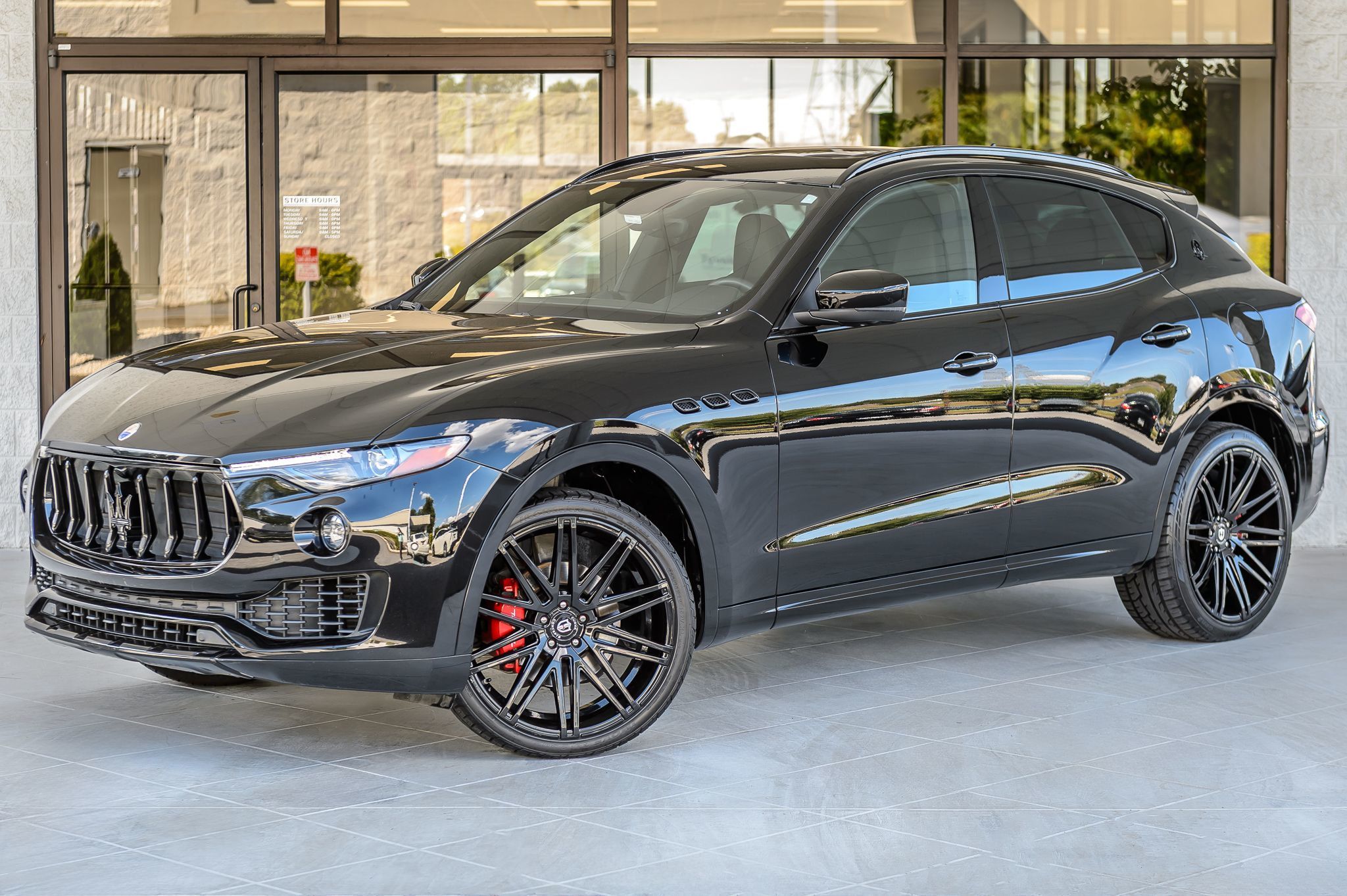2017 Maserati Levante photo 2