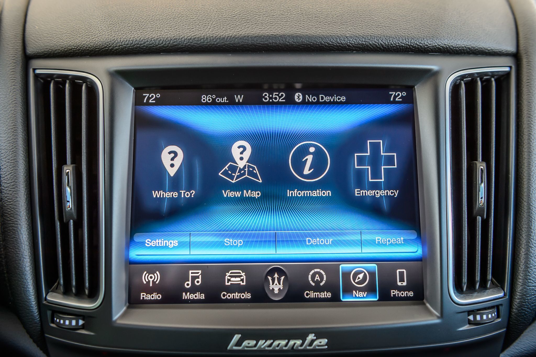 2017 Maserati Levante photo 24