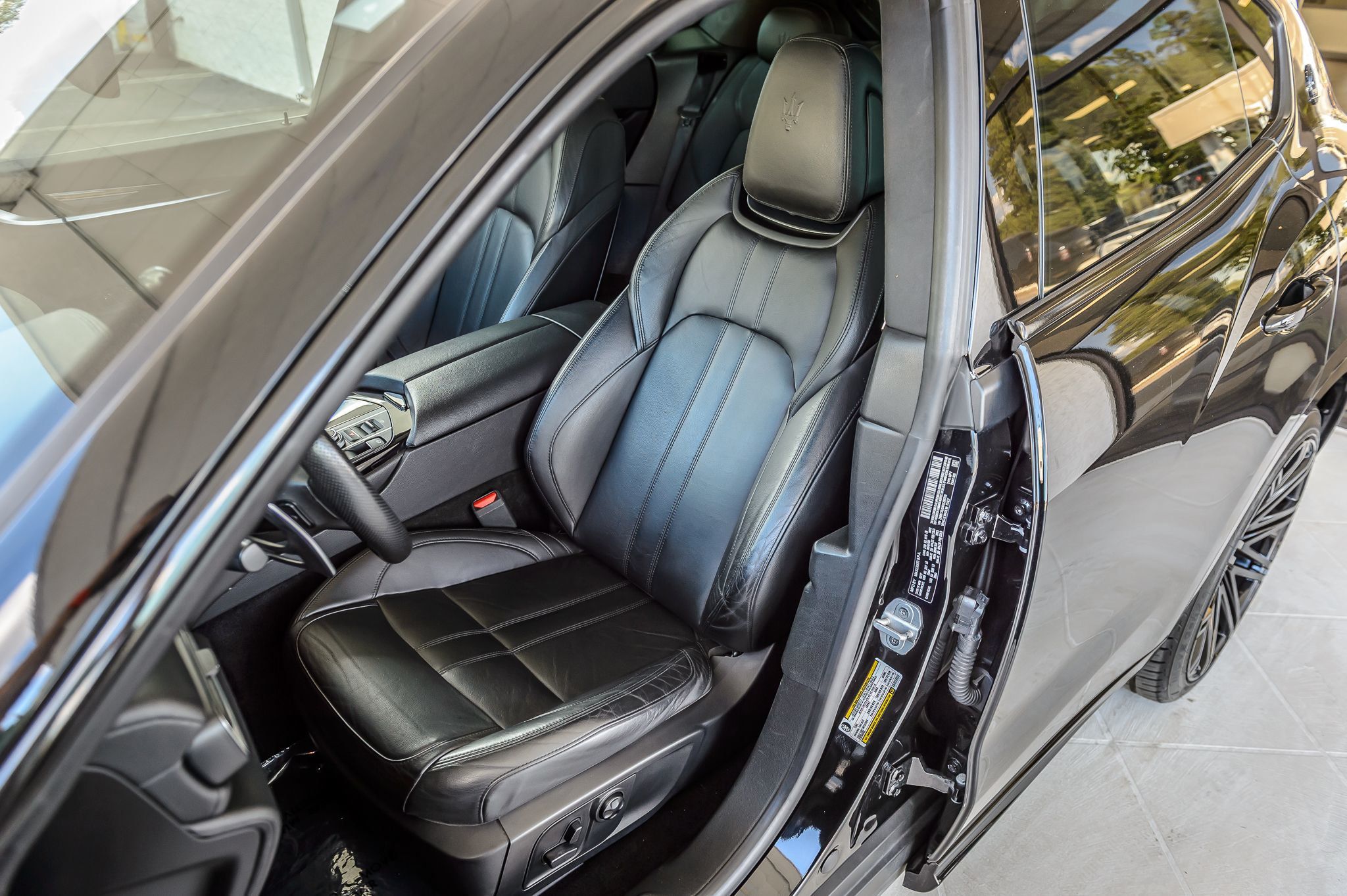 2017 Maserati Levante photo 38