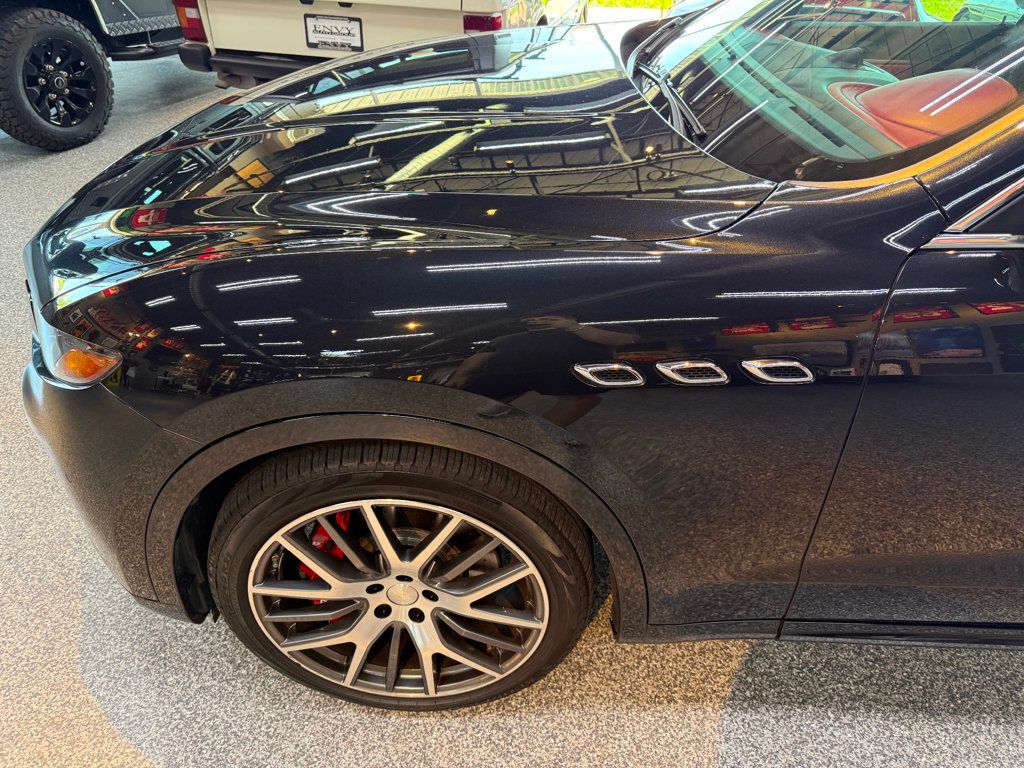2017 Maserati Levante photo 3