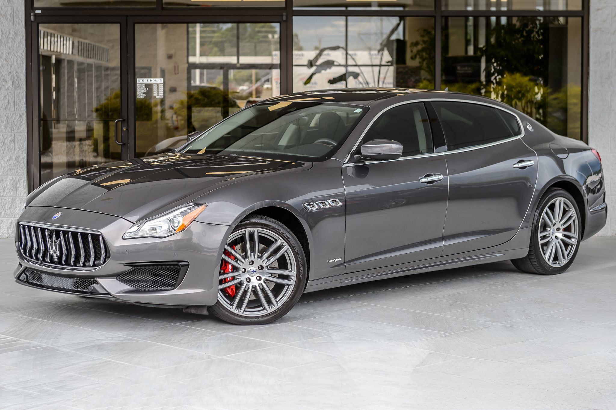 2017 Maserati Quattroporte SQ4 GranSport photo 2