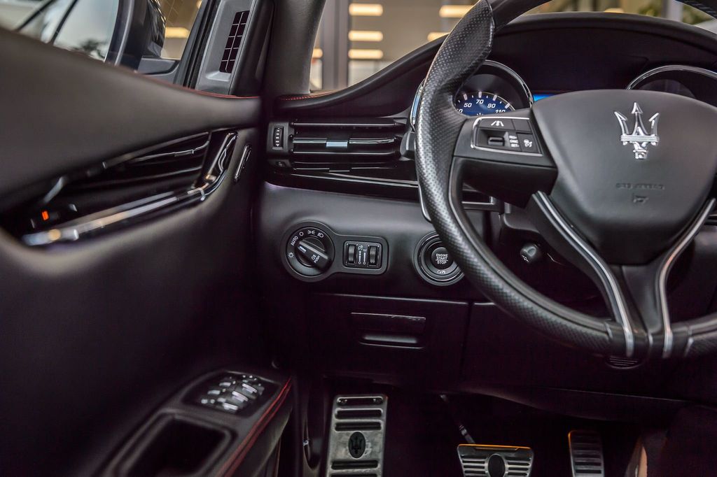 2017 Maserati Quattroporte QUATTROPORTE SQ4 GRANSPORT - NAV - MOONROOF - BACKUP CAM  - 22899916 - 29