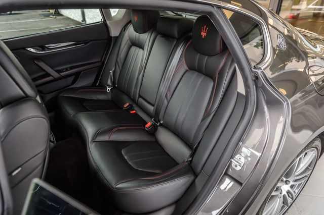 2017 Maserati Quattroporte QUATTROPORTE SQ4 GRANSPORT - NAV - MOONROOF - BACKUP CAM  - 22899916 - 44