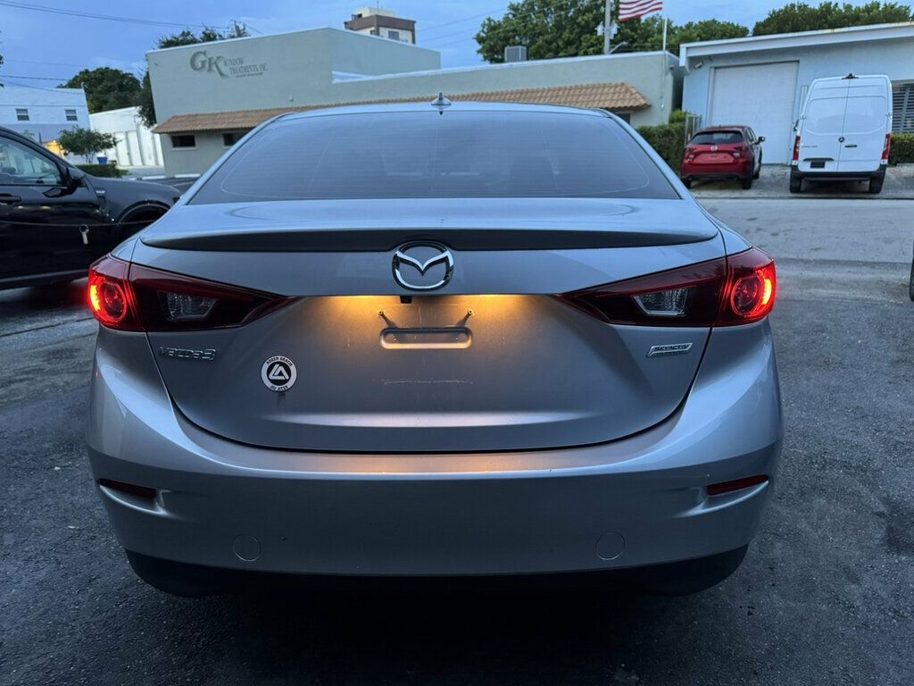 2017 Mazda Mazda3 4-Door Touring Automatic - 23092897 - 4