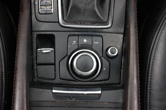 2017 Mazda Mazda3 4-Door Touring Automatic - 23057527 - 44