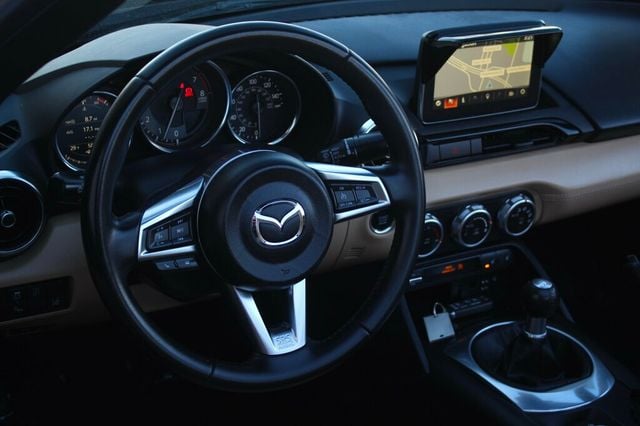 2017 Mazda MX-5 Miata RF RF GRAND TOURING CONVERTIBLE - 22950409 - 29