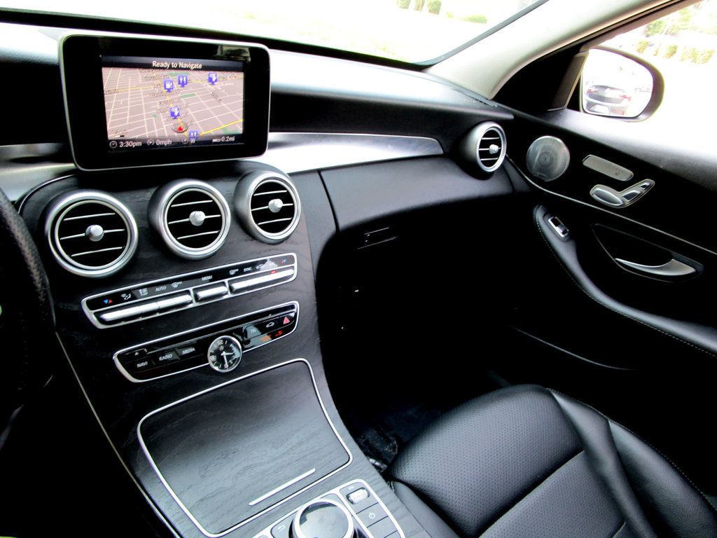 2017 Mercedes Benz C 300 4MATIC Sedan photo 23