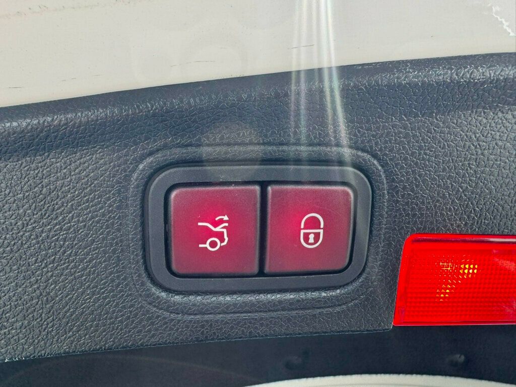 2017 Mercedes-Benz C-Class LocalTrade/4MATIC/Premium2Pkg/SportPkg/HeatedFrontSeats/NAV - 22901396 - 12